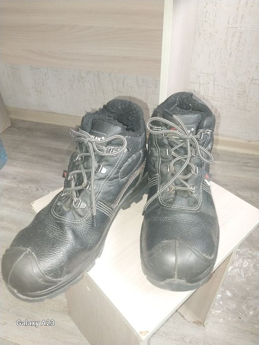 Рабочие зимние ботинки