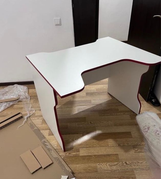 Продам компьютерный стол