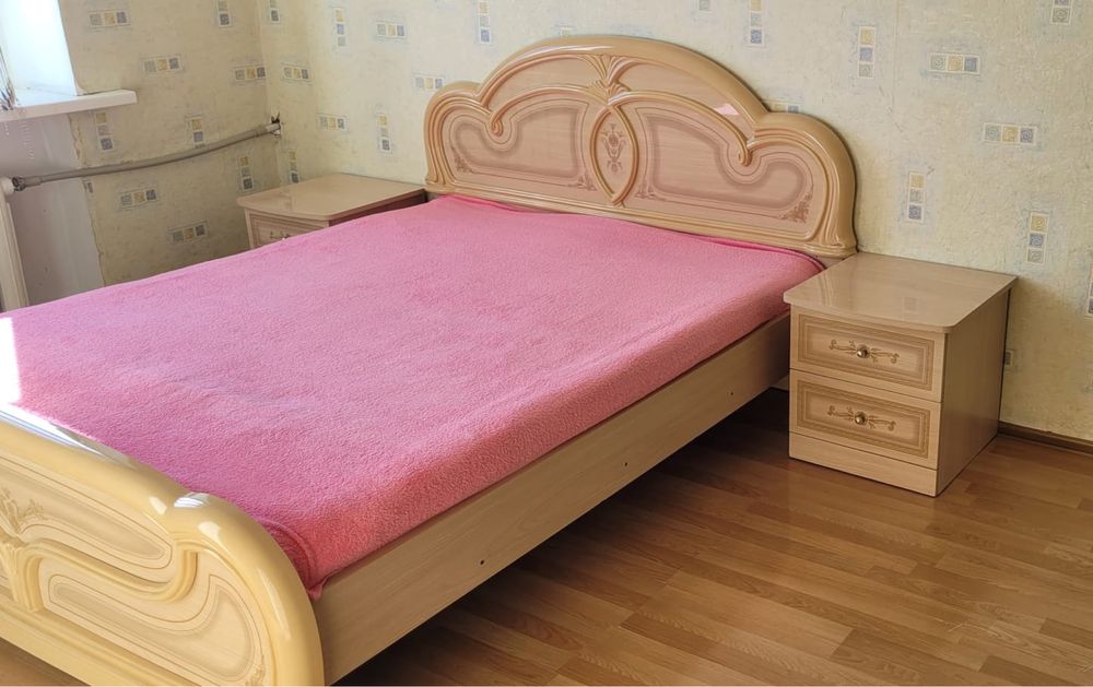 Спальный гарнитур продаётся.