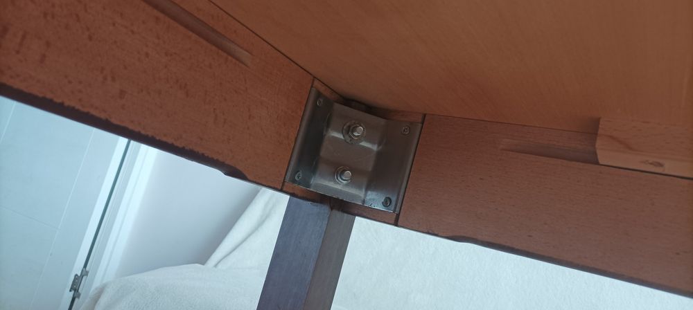 Трапезна маса от дърво
