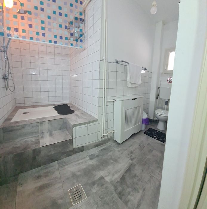 Apartament 2 camere la curte cu parcare interioara