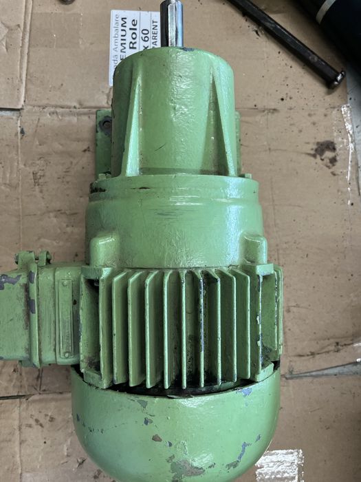 Motor electric de 0,75 kw cu reductor