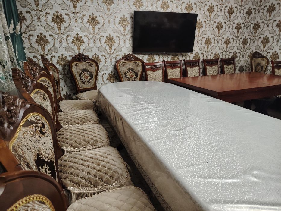 Продам стол,  стулья