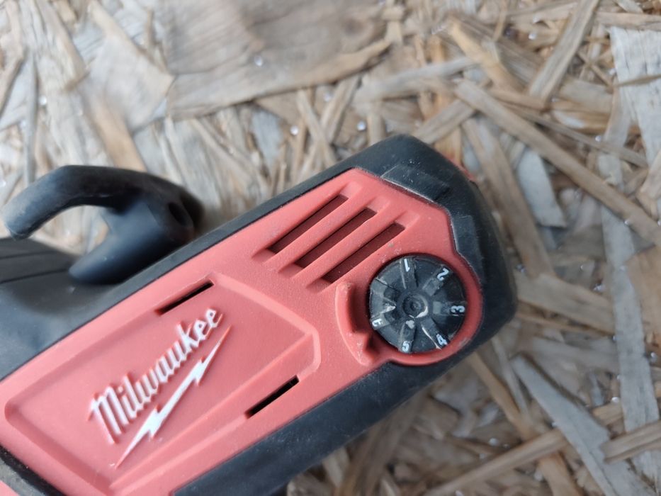 Vândut !!! Scule M18 Milwaukee pistol de silicon+baterie de 5.0ah