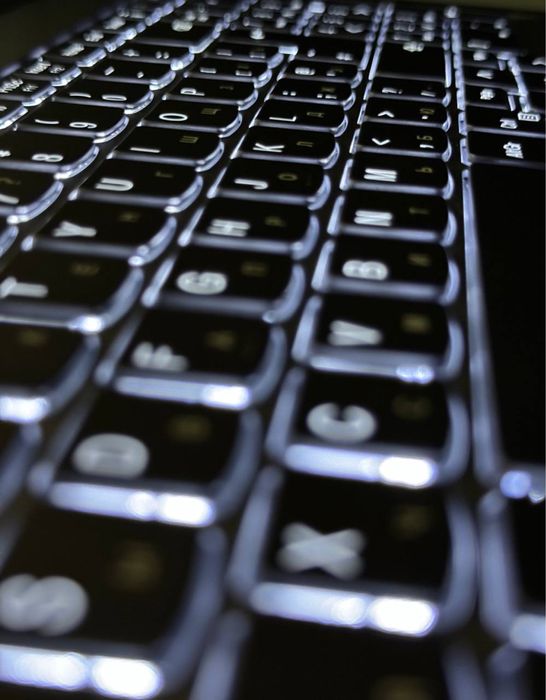 Noutbuk LENOVA 16 GB / 512 GB