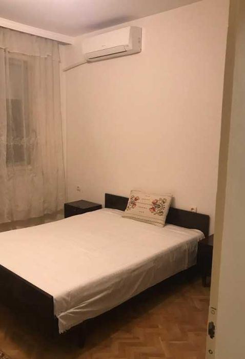 Дава се под наем Тристаен апартамент в Пловдив, Център - 88 кв.м за 357 € - Снимка #2