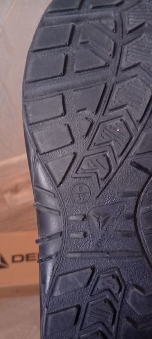 Продам спец обувь фирмы Delta plus