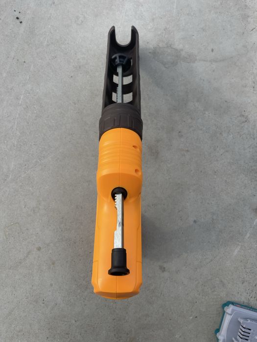 Pistol silicon pe acumulator Ingco /Total