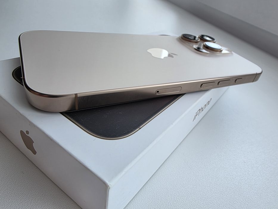 Продам Айфон 16 про, на гарантии!