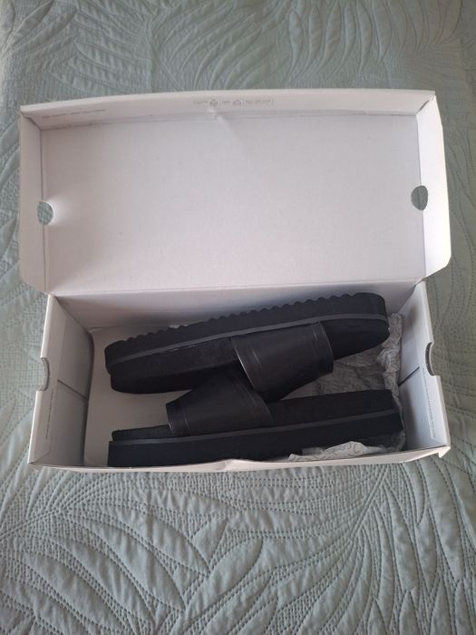 Vand slapi dama Esprit stare impecabila