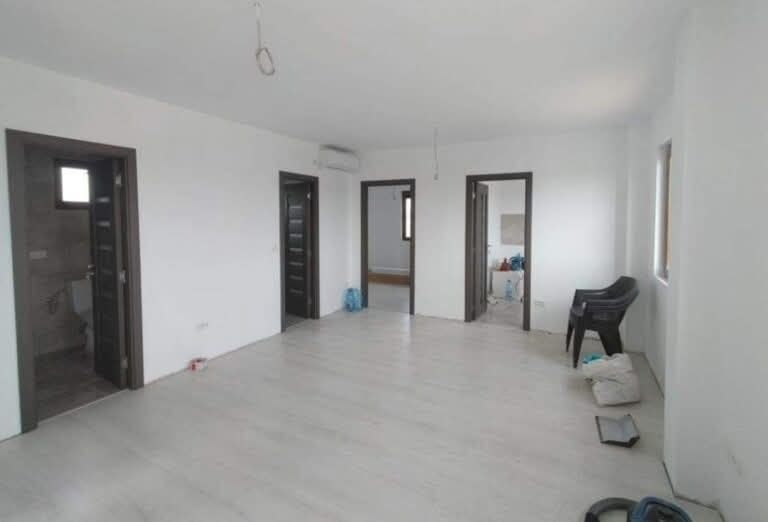 Vand case pe structura metalica din panouri sandwich  6.5 x 9.5m