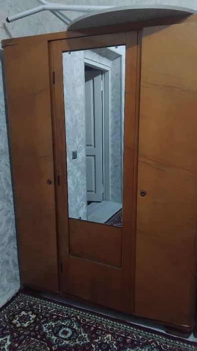 Срочно кровать ва шкаф сотилади.