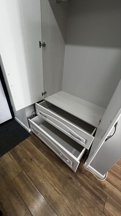 Продам шкаф белый