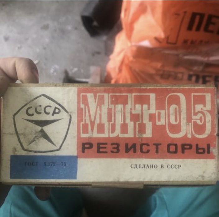 резисторы разных колибров; диоды КУ221г