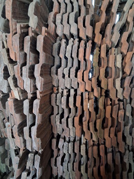 Vând țiglă veche Leu