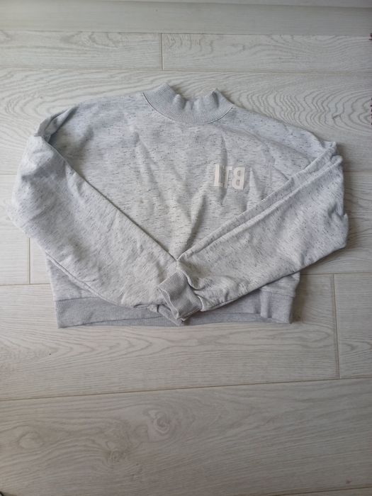 Продавам блуза за момиче