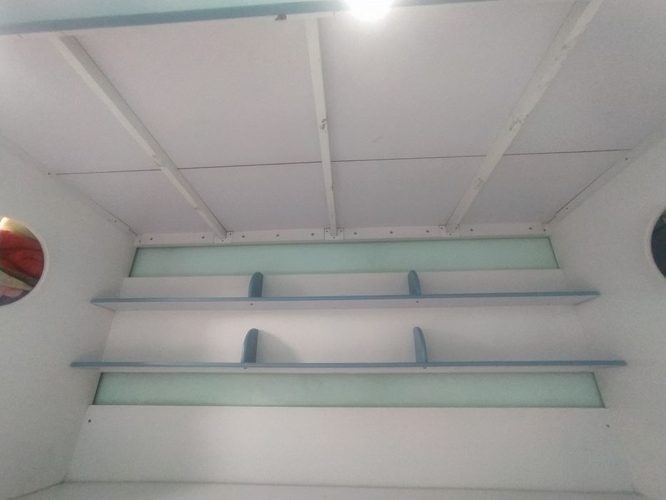 Двухъярусная кровать