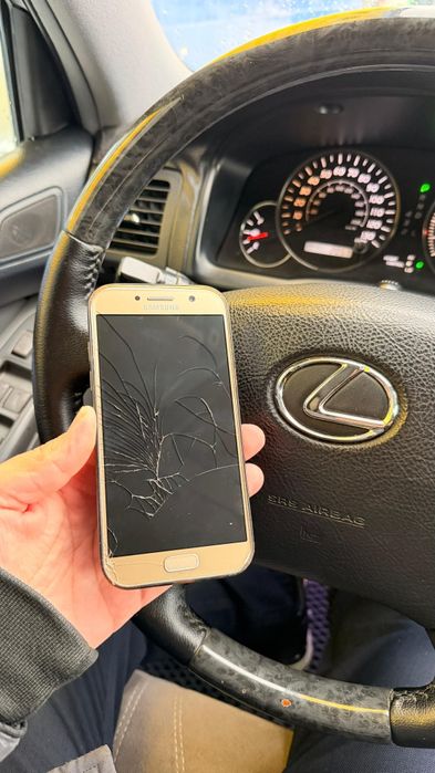 Продам  Samsung A3  3/32 NFC