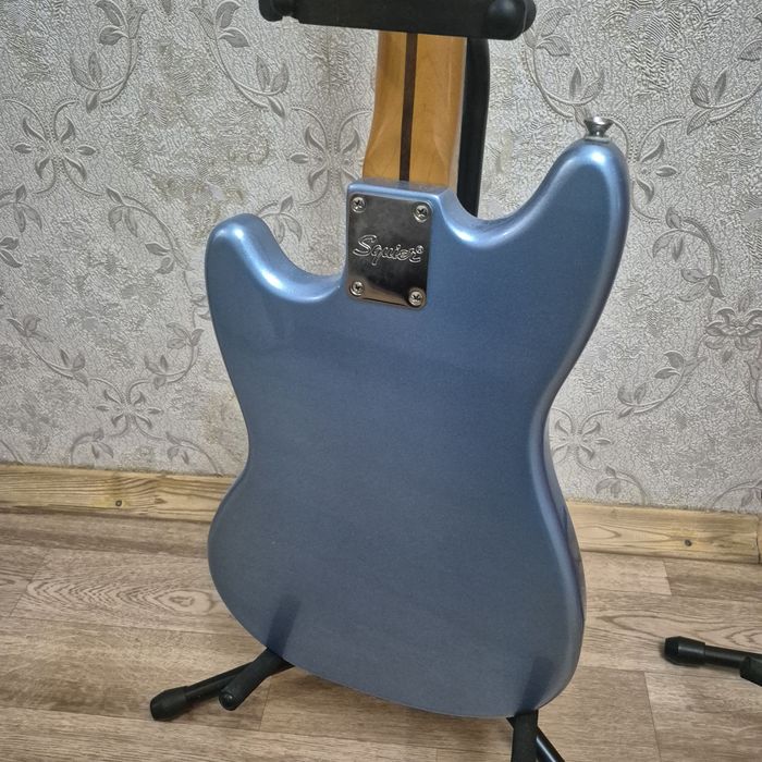 Электрогитара Squier Mustang почти фендер)