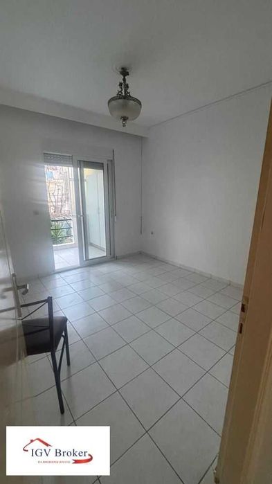 Тристаен апартамент в Неа Перамос, Гърция