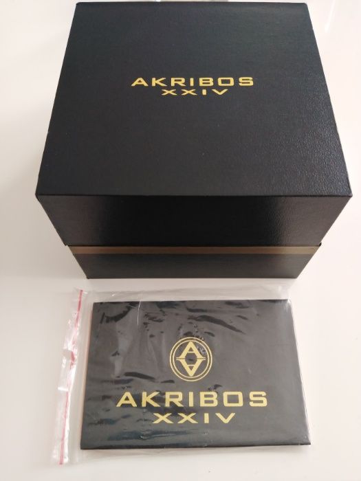 vand Ceas nou bărbătesc produs de calitate la cutie.