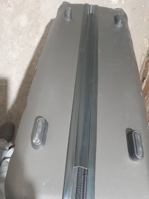 Голям  пътнически  куфар  aerolite с колелца