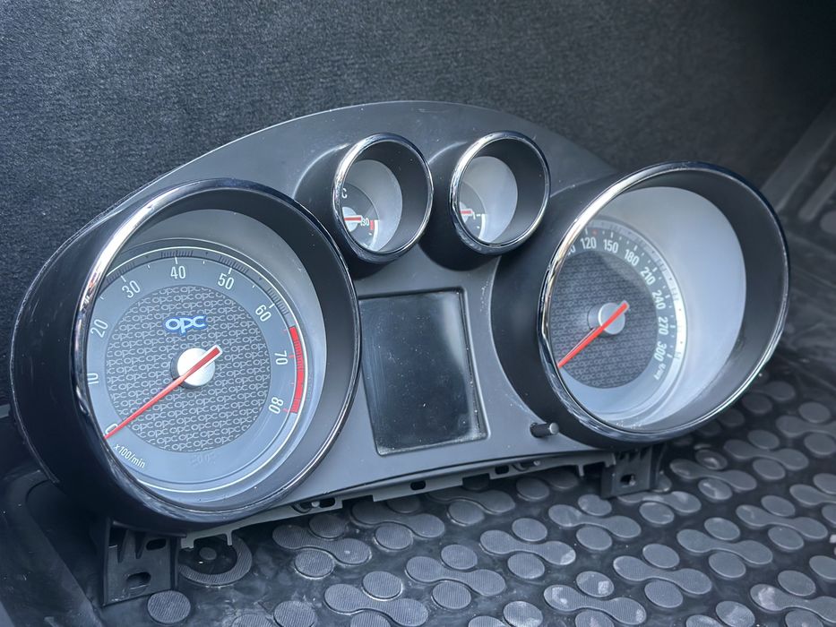 Opel Insignia OPC 2.8T Табло