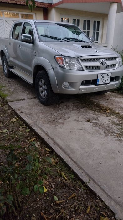 Vând Toyota Hilux 3.0 manuală