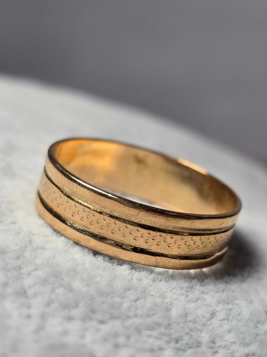 Verighetă Elegantă din Aur Galben 22K cu Design Modern și Rafinat