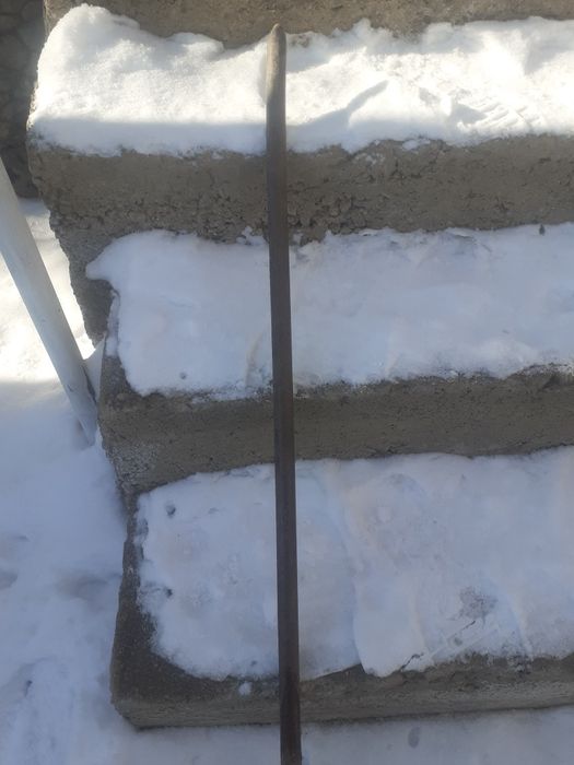 Продам ломы большой и средний