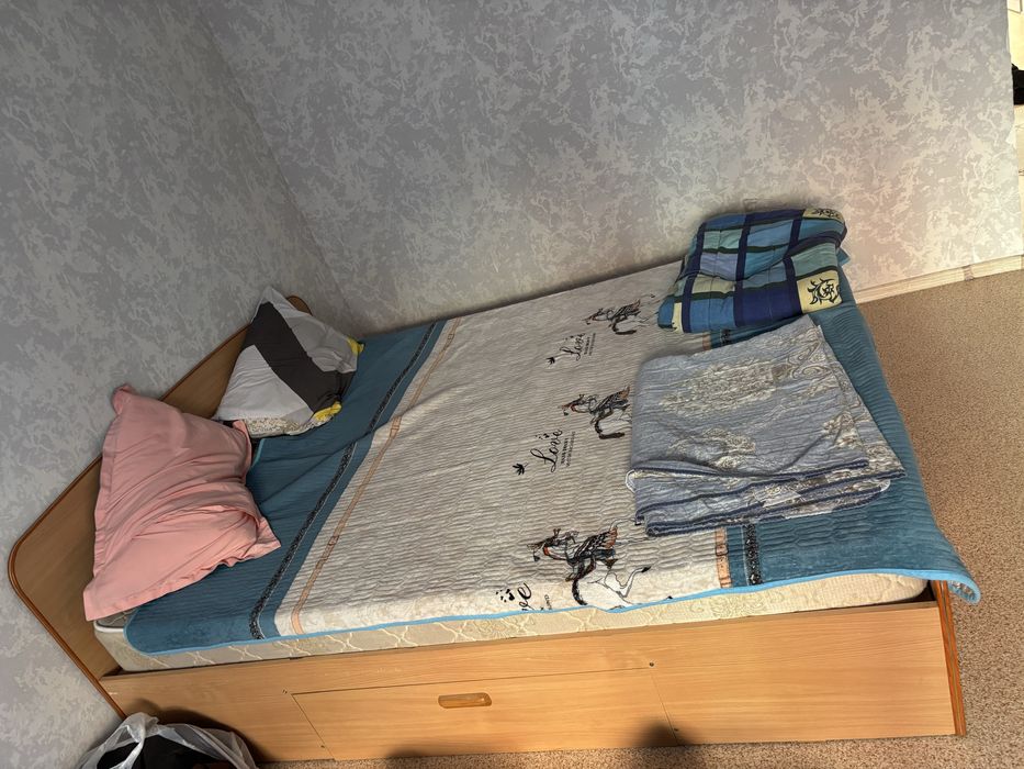 Диван үлкен екі адамдық