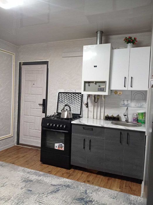 Qorasuv-6 da 2 xonali kvartira sotiladi 2/2 etaj 45m²