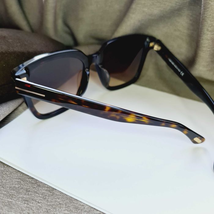 Солнцезащитные очки TF.