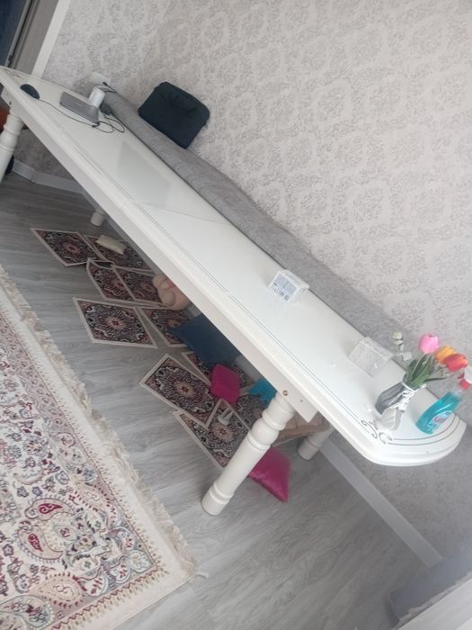 Стол для гостинной