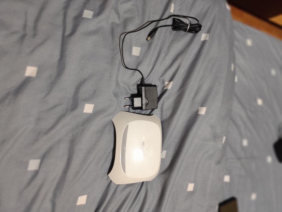 Router Tenda și două routere TPLink utilizate