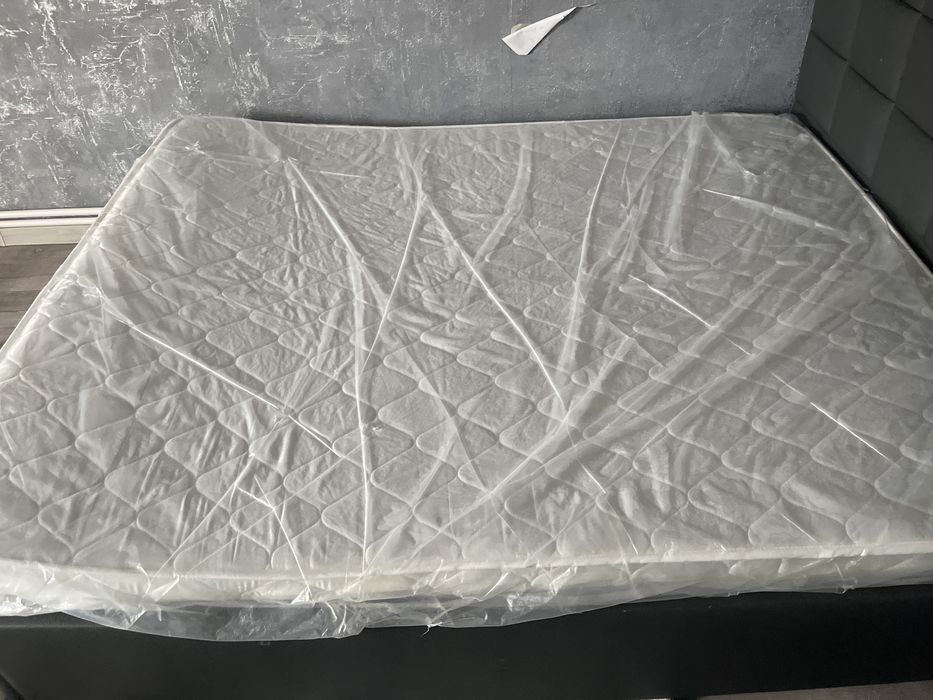 Кравать матрасом