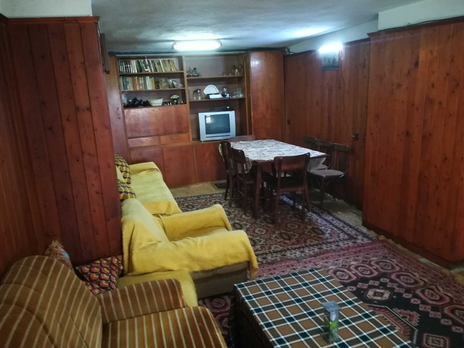 Масивна двуетажна къща с гараж в гр. Шивачево