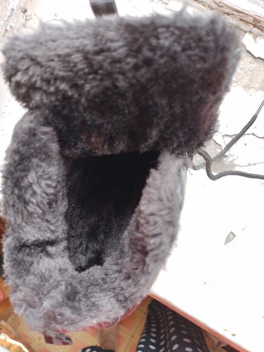 Продам тёплые зим ботинки