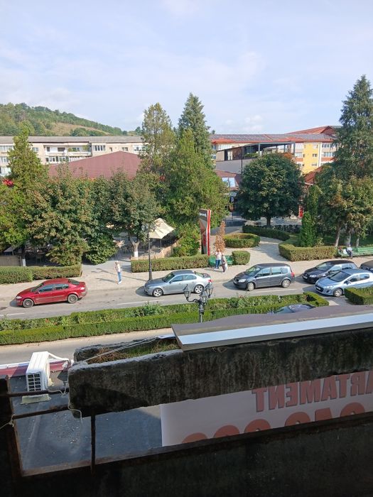 Vând apartament 2 camere comanesti