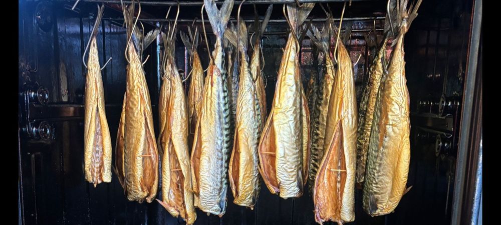 Afumam produse tradiționale carne peste brânzeturi etc..