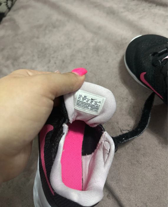 Adidasi Nike marimea 25