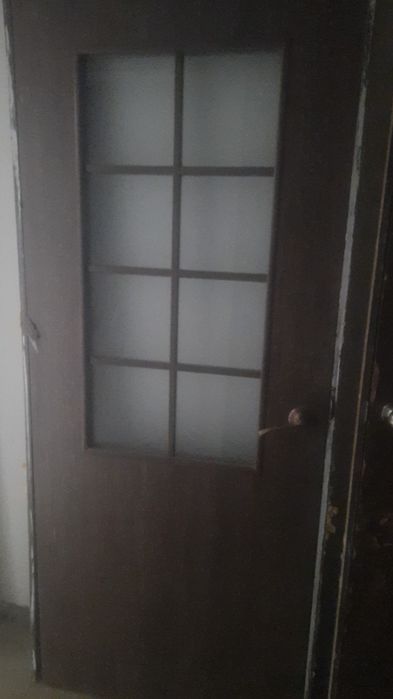 Между ком дверью продам
