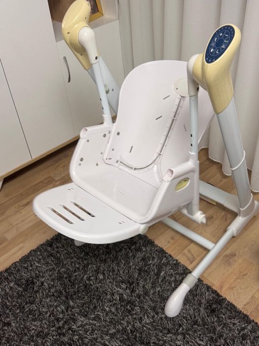 Vând Scaun de masa cu leagan electric Caretero INDIGO 2 in 1