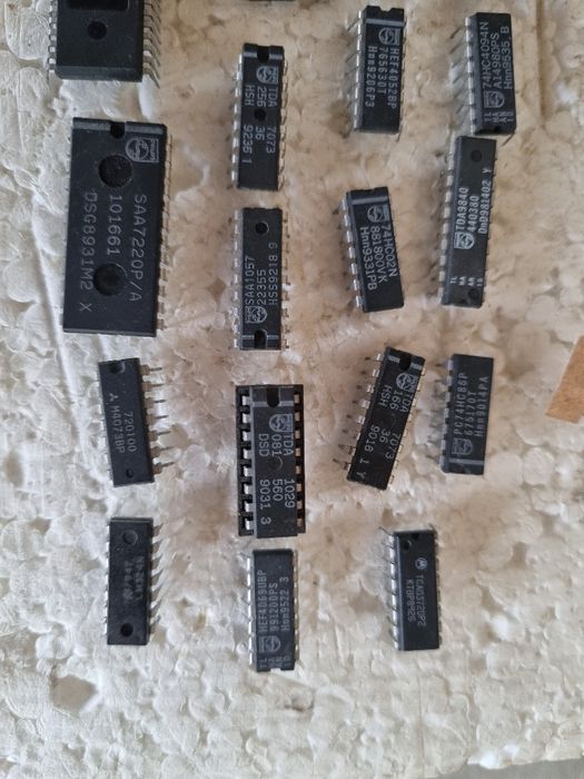 Pachet dif piese, Integrate Philips, etc. Perfecta stare.