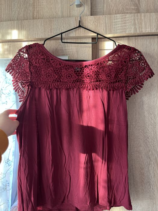 Top Atmosphere bordo cu dantelă