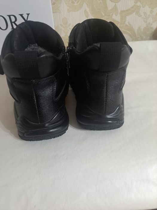 Срочно продам ботинки