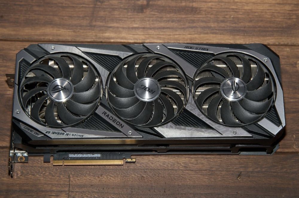 Asus Rog Strix RX6700XT  12GB 1месец Гранация