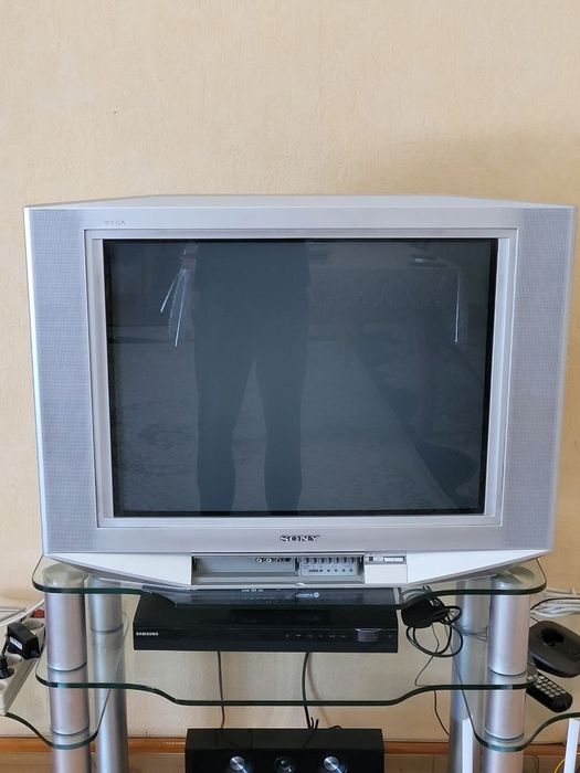 Телевизор Sony серии Wega продается вместе с подставкой