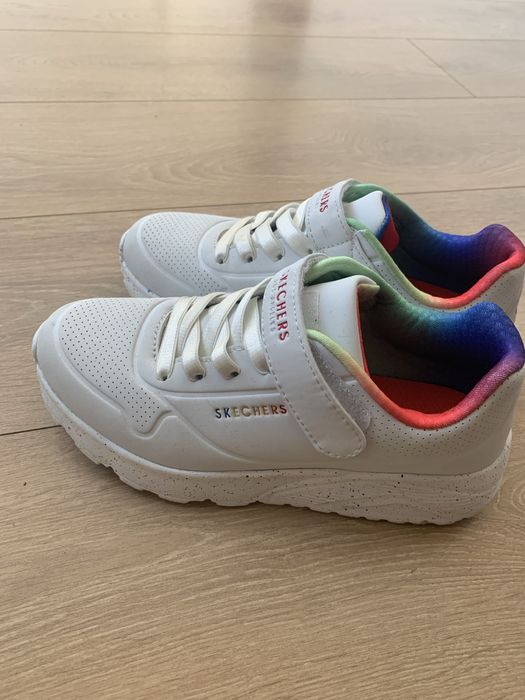 Adidasi skecers albi fete,nr 35 state perfecta interiorul masoara 21cm