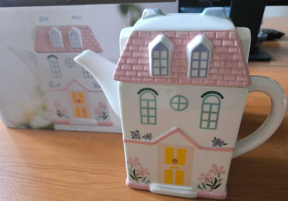 Чайник-къщичка - Pastel house shaped teapot, Charly Wilde